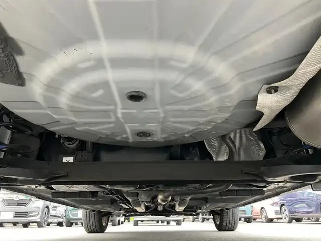 日産 キックス X 静岡県 2020(令2)年 2.6万km ピュアブラック エンジンスタートボタン/パワーステアリング/パワーウィンドウ/アイドリングストップ/スマートキー/スペアキー/オートエアコン/クルーズコントロール/ETC/USB入力端子/全方位カメラ/純正メモリナビ（CD.DVD.BT.フルセグ）/ドライブレコーダー前後/純正フロアマット/純正アルミホイール/ハーフレザー/ルーフレール/ABS/横滑り防止装置/コーナーセンサー前後/レーンキープアシスト/オートライト/LEDライト/W+サイドエアバック/衝突軽減システム