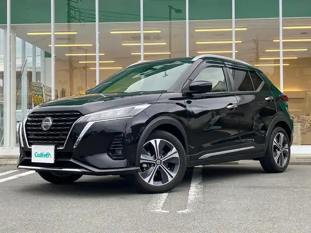 日産 キックス X 静岡県 2020(令2)年 2.6万km ピュアブラック エンジンスタートボタン/パワーステアリング/パワーウィンドウ/アイドリングストップ/スマートキー/スペアキー/オートエアコン/クルーズコントロール/ETC/USB入力端子/全方位カメラ/純正メモリナビ（CD.DVD.BT.フルセグ）/ドライブレコーダー前後/純正フロアマット/純正アルミホイール/ハーフレザー/ルーフレール/ABS/横滑り防止装置/コーナーセンサー前後/レーンキープアシスト/オートライト/LEDライト/W+サイドエアバック/衝突軽減システム