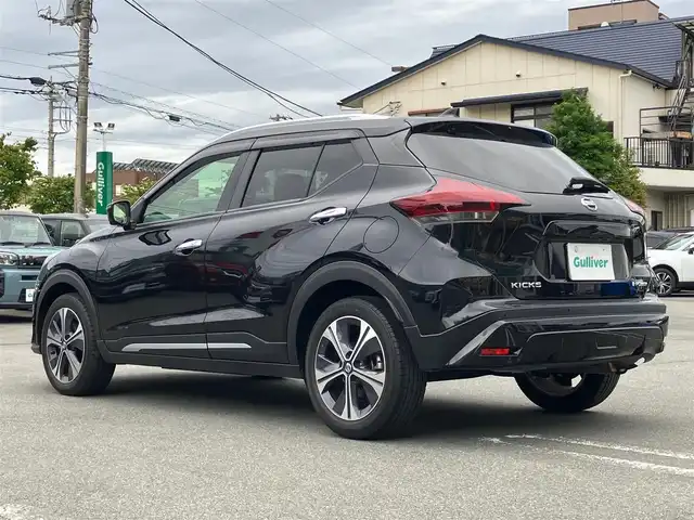 日産 キックス X 静岡県 2020(令2)年 2.6万km ピュアブラック エンジンスタートボタン/パワーステアリング/パワーウィンドウ/アイドリングストップ/スマートキー/スペアキー/オートエアコン/クルーズコントロール/ETC/USB入力端子/全方位カメラ/純正メモリナビ（CD.DVD.BT.フルセグ）/ドライブレコーダー前後/純正フロアマット/純正アルミホイール/ハーフレザー/ルーフレール/ABS/横滑り防止装置/コーナーセンサー前後/レーンキープアシスト/オートライト/LEDライト/W+サイドエアバック/衝突軽減システム