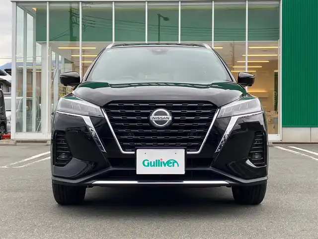 日産 キックス X 静岡県 2020(令2)年 2.6万km ピュアブラック エンジンスタートボタン/パワーステアリング/パワーウィンドウ/アイドリングストップ/スマートキー/スペアキー/オートエアコン/クルーズコントロール/ETC/USB入力端子/全方位カメラ/純正メモリナビ（CD.DVD.BT.フルセグ）/ドライブレコーダー前後/純正フロアマット/純正アルミホイール/ハーフレザー/ルーフレール/ABS/横滑り防止装置/コーナーセンサー前後/レーンキープアシスト/オートライト/LEDライト/W+サイドエアバック/衝突軽減システム