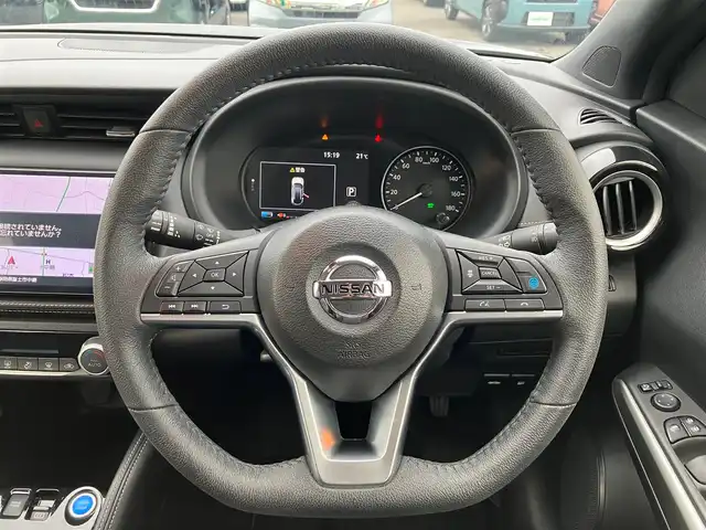 日産 キックス X 静岡県 2020(令2)年 2.6万km ピュアブラック エンジンスタートボタン/パワーステアリング/パワーウィンドウ/アイドリングストップ/スマートキー/スペアキー/オートエアコン/クルーズコントロール/ETC/USB入力端子/全方位カメラ/純正メモリナビ（CD.DVD.BT.フルセグ）/ドライブレコーダー前後/純正フロアマット/純正アルミホイール/ハーフレザー/ルーフレール/ABS/横滑り防止装置/コーナーセンサー前後/レーンキープアシスト/オートライト/LEDライト/W+サイドエアバック/衝突軽減システム