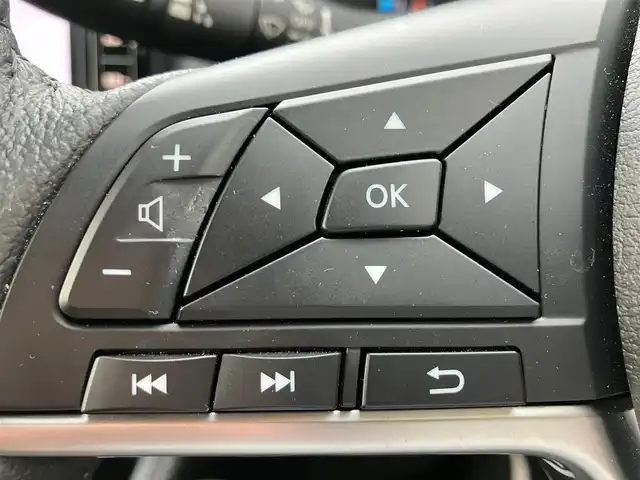 日産 キックス X 静岡県 2020(令2)年 2.6万km ピュアブラック エンジンスタートボタン/パワーステアリング/パワーウィンドウ/アイドリングストップ/スマートキー/スペアキー/オートエアコン/クルーズコントロール/ETC/USB入力端子/全方位カメラ/純正メモリナビ（CD.DVD.BT.フルセグ）/ドライブレコーダー前後/純正フロアマット/純正アルミホイール/ハーフレザー/ルーフレール/ABS/横滑り防止装置/コーナーセンサー前後/レーンキープアシスト/オートライト/LEDライト/W+サイドエアバック/衝突軽減システム