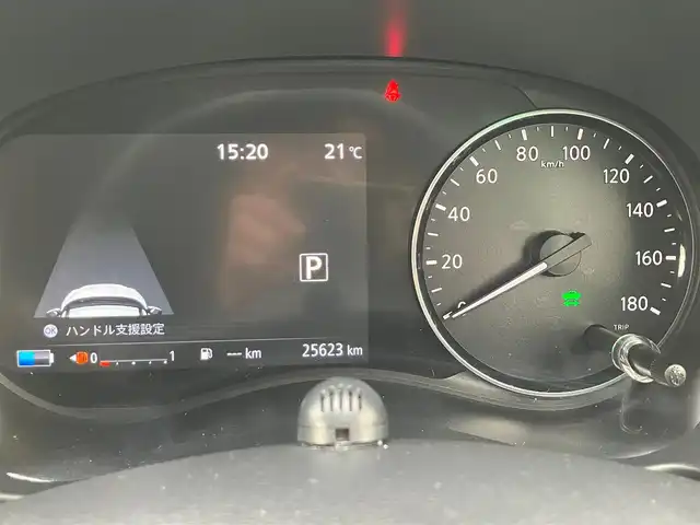 日産 キックス X 静岡県 2020(令2)年 2.6万km ピュアブラック エンジンスタートボタン/パワーステアリング/パワーウィンドウ/アイドリングストップ/スマートキー/スペアキー/オートエアコン/クルーズコントロール/ETC/USB入力端子/全方位カメラ/純正メモリナビ（CD.DVD.BT.フルセグ）/ドライブレコーダー前後/純正フロアマット/純正アルミホイール/ハーフレザー/ルーフレール/ABS/横滑り防止装置/コーナーセンサー前後/レーンキープアシスト/オートライト/LEDライト/W+サイドエアバック/衝突軽減システム