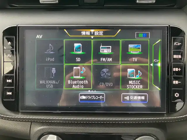 日産 キックス X 静岡県 2020(令2)年 2.6万km ピュアブラック エンジンスタートボタン/パワーステアリング/パワーウィンドウ/アイドリングストップ/スマートキー/スペアキー/オートエアコン/クルーズコントロール/ETC/USB入力端子/全方位カメラ/純正メモリナビ（CD.DVD.BT.フルセグ）/ドライブレコーダー前後/純正フロアマット/純正アルミホイール/ハーフレザー/ルーフレール/ABS/横滑り防止装置/コーナーセンサー前後/レーンキープアシスト/オートライト/LEDライト/W+サイドエアバック/衝突軽減システム