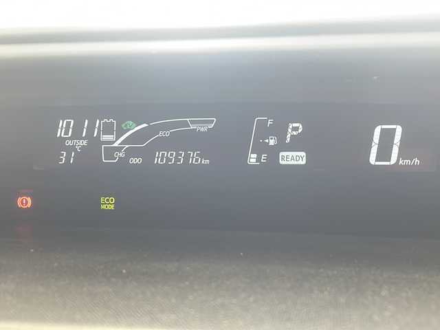 トヨタ アクア S 沖縄県 2015(平27)年 11万km グレーメタリック 純正ナビ(NSCP-W64)/(ＴＶ/CD/ＢＴ)/ＥＴＣ/バックカメラ/スマートキー/プッシュスタート/ステアリングスイッチ/ウィンカーミラー/フロアマット