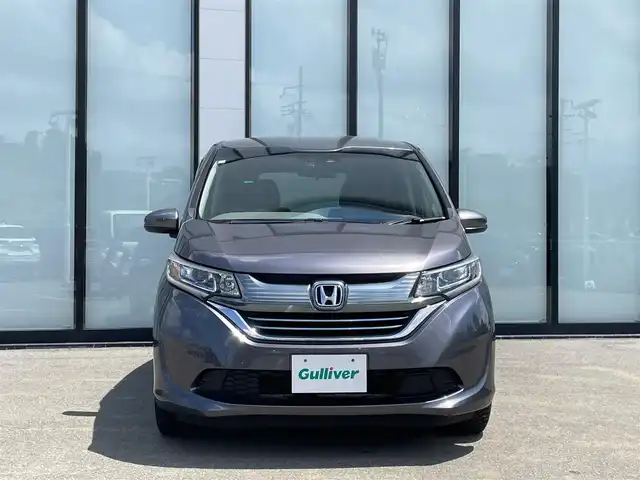 ホンダ フリード ハイブリット G ホンダセンシング 大阪府 2018(平30)年 6.8万km モダンスティールM ホンダセンシング/・衝突軽減ブレーキ/・両側パワースライドドア/・レーダークルーズコントロール/・レーンキープアシスト/純正９インチナビ/　フルセグTV/CD/DVD/Bluetooth/バックモニター/アイドリングストップ/前方ドライブレコーダー/純正15インチアルミホイール/純正フロアマット/プッシュスタート/スマートキー/ビルトインＥＴＣ/ＬＥＤ/禁煙車