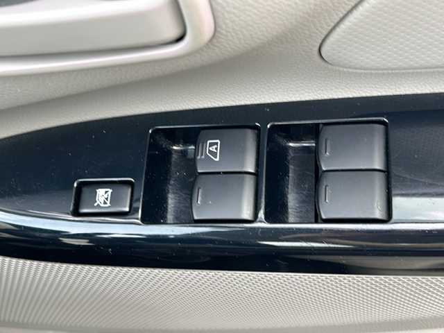 三菱 ｅＫワゴン M 山梨県 2015(平27)年 2.6万km ホワイト 純正7インチナビ/Bluetooth接続/CD再生/ETC/アイドリングストップ/フルオートエアコン/純正14インチホイール/パワーウィンドウ/パワーステアリング/リモコンキー/フロアマット