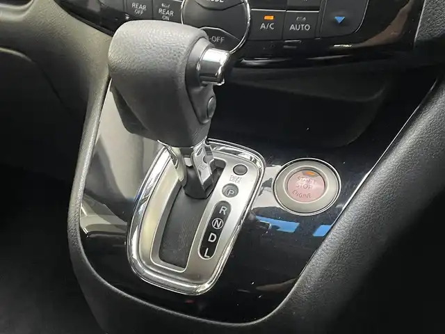 日産 セレナ ハイウェイスター Sハイブリッド 岐阜県 2015(平27)年 10.9万km ダイヤモンドブラック (株)IDOMが運営する【じしゃロン多治見店】の自社ローン専用車両になります。こちらは現金またはオートローンご利用時の価格です。自社ローンご希望の方は別途その旨お申付け下さい。/ディーラーオプションナビ/　（Bluetooth/DVD/フルセグ）/クルーズコントロール/エマージェンシーブレーキ/アラウンドビューモニター/両側パワースライドドア/レーンキープアシスト/純正フリップダウンモニター/オートライト/フォグランプ/電動格納ミラー