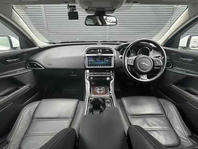 ジャガー ＸＥ XE プレステージ 茨城県 2017(平29)年 5万km 白 中期型 /ACC /黒革 /MERIDIAN /ナビ /TV /シ-トヒーター /M付パワーシート /衝突軽減B /レーンアシスト /ブラインドスポットモニター /バックカメラ /パーキングセンサー /LED /オートライト /ETC2.0/ドラレコ /純正18インチAW /禁煙車