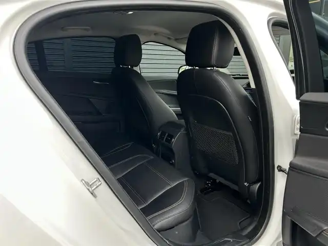 ジャガー ＸＥ XE プレステージ 茨城県 2017(平29)年 5万km 白 中期型 /ACC /黒革 /MERIDIAN /ナビ /TV /シ-トヒーター /M付パワーシート /衝突軽減B /レーンアシスト /ブラインドスポットモニター /バックカメラ /パーキングセンサー /LED /オートライト /ETC2.0/ドラレコ /純正18インチAW /禁煙車