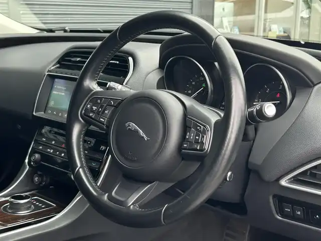 ジャガー ＸＥ XE プレステージ 茨城県 2017(平29)年 5万km 白 中期型 /ACC /黒革 /MERIDIAN /ナビ /TV /シ-トヒーター /M付パワーシート /衝突軽減B /レーンアシスト /ブラインドスポットモニター /バックカメラ /パーキングセンサー /LED /オートライト /ETC2.0/ドラレコ /純正18インチAW /禁煙車