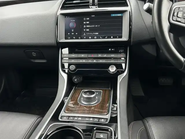 ジャガー ＸＥ XE プレステージ 茨城県 2017(平29)年 5万km 白 中期型 /ACC /黒革 /MERIDIAN /ナビ /TV /シ-トヒーター /M付パワーシート /衝突軽減B /レーンアシスト /ブラインドスポットモニター /バックカメラ /パーキングセンサー /LED /オートライト /ETC2.0/ドラレコ /純正18インチAW /禁煙車