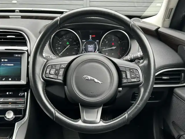 ジャガー ＸＥ XE プレステージ 茨城県 2017(平29)年 5万km 白 中期型 /ACC /黒革 /MERIDIAN /ナビ /TV /シ-トヒーター /M付パワーシート /衝突軽減B /レーンアシスト /ブラインドスポットモニター /バックカメラ /パーキングセンサー /LED /オートライト /ETC2.0/ドラレコ /純正18インチAW /禁煙車