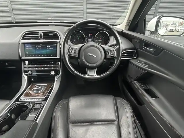 ジャガー ＸＥ XE プレステージ 茨城県 2017(平29)年 5万km 白 中期型 /ACC /黒革 /MERIDIAN /ナビ /TV /シ-トヒーター /M付パワーシート /衝突軽減B /レーンアシスト /ブラインドスポットモニター /バックカメラ /パーキングセンサー /LED /オートライト /ETC2.0/ドラレコ /純正18インチAW /禁煙車