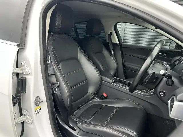 ジャガー ＸＥ XE プレステージ 茨城県 2017(平29)年 5万km 白 中期型 /ACC /黒革 /MERIDIAN /ナビ /TV /シ-トヒーター /M付パワーシート /衝突軽減B /レーンアシスト /ブラインドスポットモニター /バックカメラ /パーキングセンサー /LED /オートライト /ETC2.0/ドラレコ /純正18インチAW /禁煙車