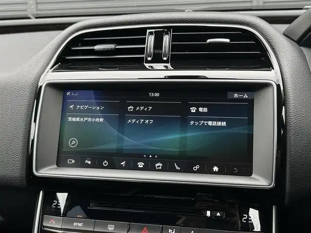 ジャガー ＸＥ XE プレステージ 茨城県 2017(平29)年 5万km 白 中期型 /ACC /黒革 /MERIDIAN /ナビ /TV /シ-トヒーター /M付パワーシート /衝突軽減B /レーンアシスト /ブラインドスポットモニター /バックカメラ /パーキングセンサー /LED /オートライト /ETC2.0/ドラレコ /純正18インチAW /禁煙車