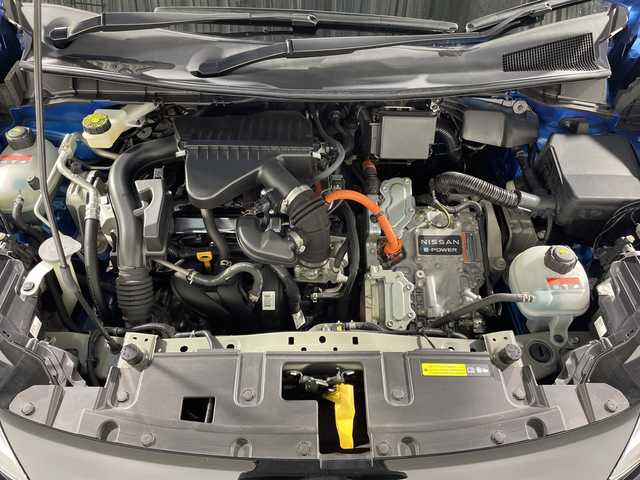 日産 オーラ G レザーエディション 神奈川県 2021(令3)年 4.1万km ビビットブルー / スーパーブラック 2トーン プロパイロット/純正ディスプレイオーディオ/・BT/フルセグTV/USB/HDMI/AppleCarPlay AndroidAuto/アラウンドビューモニター/インテリジェントルームミラー/BOSEサウンド/ハンドル支援/置くだけ充電/レザーシート/EV/SPORTモード/電動サイドブレーキ/オートブレーキホールド/革巻きステアリング/ステアリングスイッチ/Autoライト/ビルトインETC2.0/前後ドライブレコーダー/LEDヘッドライト/フォグランプ/インテリジェントキー/プッシュスタートボタン/スペアキー/電動格納ミラー/ウィンカーミラー/シートリフター/SOSコール/純正フロアマット/純正17インチアルミホイール/純正ドアバイザー