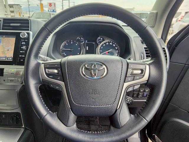 トヨタ ランドクルーザー プラド TX Lパッケージ 岩手県 2017(平29)年 4.8万km アティチュードブラックマイカ 寒冷地仕様　/純正ＳＤナビ　Ｂｌｕｅｔｏｏｔｈ／ＣＤ／ＤＶＤ／フルセグＴＶ　/全方位カメラ　/ＥＴＣ２．０　/レーダークルコン　/前後ドラレコ　/ＢＳＭ　/レザーシート　/前席シートヒーター・シートエアコン/ステアリングスイッチ