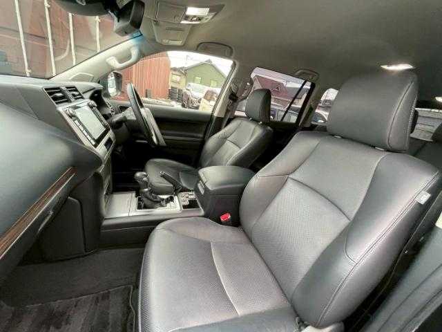 トヨタ ランドクルーザー プラド TX Lパッケージ 岩手県 2017(平29)年 4.8万km アティチュードブラックマイカ 寒冷地仕様　/純正ＳＤナビ　Ｂｌｕｅｔｏｏｔｈ／ＣＤ／ＤＶＤ／フルセグＴＶ　/全方位カメラ　/ＥＴＣ２．０　/レーダークルコン　/前後ドラレコ　/ＢＳＭ　/レザーシート　/前席シートヒーター・シートエアコン/ステアリングスイッチ