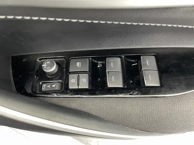 トヨタ カローラツーリング G 鹿児島県 2023(令5)年 0.6万km プラチナホワイトパールマイカ 純正ディスプレイオーディオ/（フルセグTV/Bluetooth/HDMI）/社外オーディオユニット/(DVD/CD)/バックカメラ/トヨタセーフティーセンス/　・プリクラッシュセーフティ/　・レーダークルーズコントロール/　・レーントレーシングアシスト/　・レーンディパーチャーアラート/　・ロードサインアシスト/電動パーキングアシスト/オートホールド/ステアリングリモコン/電動格納ミラー/前後ドライブレコーダー/ETC/LEDヘッドライト/純正ドアバイザー/禁煙車