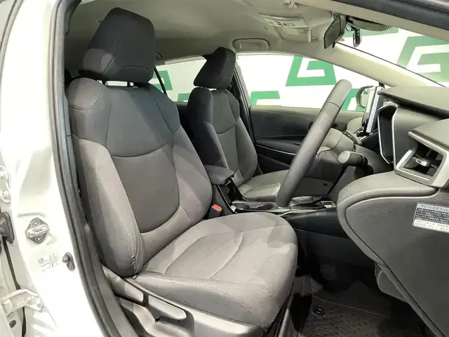 トヨタ カローラツーリング G 鹿児島県 2023(令5)年 0.6万km プラチナホワイトパールマイカ 純正ディスプレイオーディオ/（フルセグTV/Bluetooth/HDMI）/社外オーディオユニット/(DVD/CD)/バックカメラ/トヨタセーフティーセンス/　・プリクラッシュセーフティ/　・レーダークルーズコントロール/　・レーントレーシングアシスト/　・レーンディパーチャーアラート/　・ロードサインアシスト/電動パーキングアシスト/オートホールド/ステアリングリモコン/電動格納ミラー/前後ドライブレコーダー/ETC/LEDヘッドライト/純正ドアバイザー/禁煙車