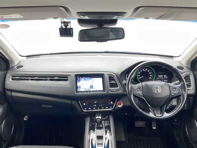 ホンダ ヴェゼル ハイブリッド 千葉県 2018(平30)年 2.9万km クリスタルブラックパール 衝突軽減ブレーキ/レーンキープアシスト/レーダークルーズコントロール/純正メモリナビ/（フルセグ/Bluetooth/CD/DVD/FM/AM）/バックカメラ/ETC/ドライブレコーダー（前後）/アイドリングストップ/パドルシフト/ハーフレザーシート/シートヒーター（運転席＋助手席）/LEDヘッドライト/フォグライト/電動格納ミラー/純正サイドバイザー/純正スタッドレスタイヤ（215/55/17R）