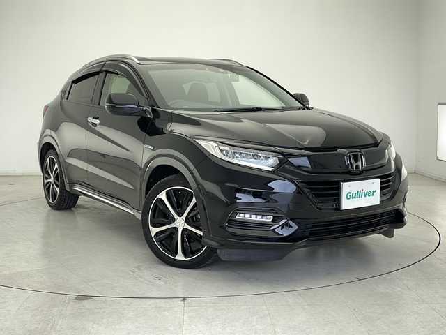 ホンダ ヴェゼル ハイブリッド 千葉県 2018(平30)年 2.9万km クリスタルブラックパール 衝突軽減ブレーキ/レーンキープアシスト/レーダークルーズコントロール/純正メモリナビ/（フルセグ/Bluetooth/CD/DVD/FM/AM）/バックカメラ/ETC/ドライブレコーダー（前後）/アイドリングストップ/パドルシフト/ハーフレザーシート/シートヒーター（運転席＋助手席）/LEDヘッドライト/フォグライト/電動格納ミラー/純正サイドバイザー/純正スタッドレスタイヤ（215/55/17R）