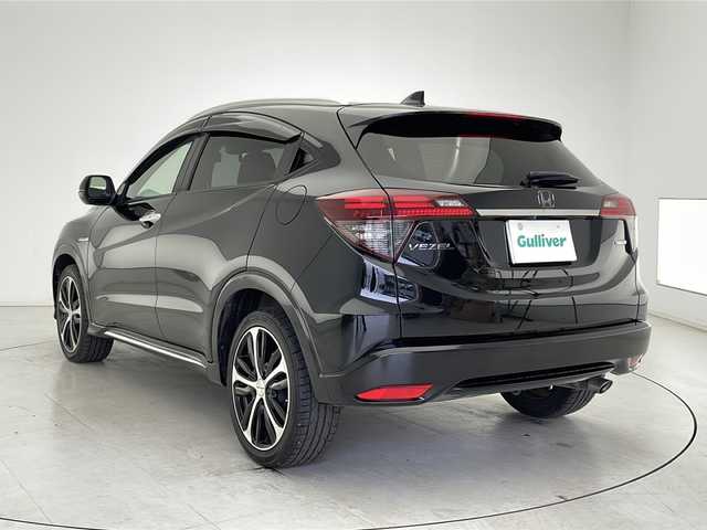 ホンダ ヴェゼル ハイブリッド 千葉県 2018(平30)年 2.9万km クリスタルブラックパール 衝突軽減ブレーキ/レーンキープアシスト/レーダークルーズコントロール/純正メモリナビ/（フルセグ/Bluetooth/CD/DVD/FM/AM）/バックカメラ/ETC/ドライブレコーダー（前後）/アイドリングストップ/パドルシフト/ハーフレザーシート/シートヒーター（運転席＋助手席）/LEDヘッドライト/フォグライト/電動格納ミラー/純正サイドバイザー/純正スタッドレスタイヤ（215/55/17R）