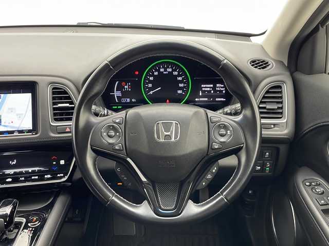 ホンダ ヴェゼル ハイブリッド 千葉県 2018(平30)年 2.9万km クリスタルブラックパール 衝突軽減ブレーキ/レーンキープアシスト/レーダークルーズコントロール/純正メモリナビ/（フルセグ/Bluetooth/CD/DVD/FM/AM）/バックカメラ/ETC/ドライブレコーダー（前後）/アイドリングストップ/パドルシフト/ハーフレザーシート/シートヒーター（運転席＋助手席）/LEDヘッドライト/フォグライト/電動格納ミラー/純正サイドバイザー/純正スタッドレスタイヤ（215/55/17R）