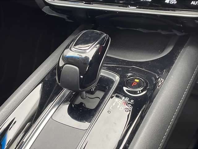 ホンダ ヴェゼル ハイブリッド 千葉県 2018(平30)年 2.9万km クリスタルブラックパール 衝突軽減ブレーキ/レーンキープアシスト/レーダークルーズコントロール/純正メモリナビ/（フルセグ/Bluetooth/CD/DVD/FM/AM）/バックカメラ/ETC/ドライブレコーダー（前後）/アイドリングストップ/パドルシフト/ハーフレザーシート/シートヒーター（運転席＋助手席）/LEDヘッドライト/フォグライト/電動格納ミラー/純正サイドバイザー/純正スタッドレスタイヤ（215/55/17R）