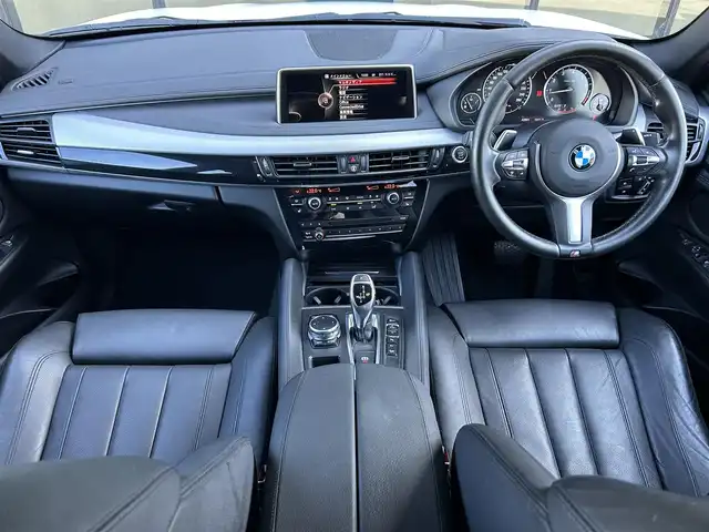 ＢＭＷ Ｘ６ xDrive35i Mスポーツ 石川県 2016(平28)年 4.3万km 白 4WD/インテリジェントセーフティ/サンルーフ/純正ナビ/　Bluetooth・AM/FM・CD・DVD・USB・AUX/フルセグTV/ミラーETC/全方位カメラ/アダプティブクルーズコントロール/ブラインドスポットモニター/パワーバックドア/シートヒーター（D+N席）/パワーシート（D+N席）/シートメモリー/アンチロック・ブレーキ・システム/横滑り防止装置/インテリジェントAFS/盗難防止装置/ダウンヒルアシストコントロール/純正アルミホイール/スマートキー