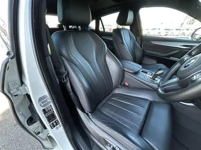 ＢＭＷ Ｘ６ xDrive35i Mスポーツ 石川県 2016(平28)年 4.3万km 白 4WD/インテリジェントセーフティ/サンルーフ/純正ナビ/　Bluetooth・AM/FM・CD・DVD・USB・AUX/フルセグTV/ミラーETC/全方位カメラ/アダプティブクルーズコントロール/ブラインドスポットモニター/パワーバックドア/シートヒーター（D+N席）/パワーシート（D+N席）/シートメモリー/アンチロック・ブレーキ・システム/横滑り防止装置/インテリジェントAFS/盗難防止装置/ダウンヒルアシストコントロール/純正アルミホイール/スマートキー