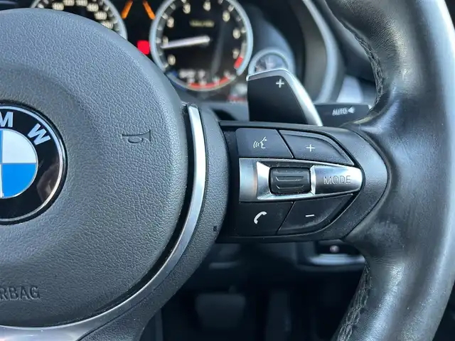 ＢＭＷ Ｘ６ xDrive35i Mスポーツ 石川県 2016(平28)年 4.3万km 白 4WD/インテリジェントセーフティ/サンルーフ/純正ナビ/　Bluetooth・AM/FM・CD・DVD・USB・AUX/フルセグTV/ミラーETC/全方位カメラ/アダプティブクルーズコントロール/ブラインドスポットモニター/パワーバックドア/シートヒーター（D+N席）/パワーシート（D+N席）/シートメモリー/アンチロック・ブレーキ・システム/横滑り防止装置/インテリジェントAFS/盗難防止装置/ダウンヒルアシストコントロール/純正アルミホイール/スマートキー