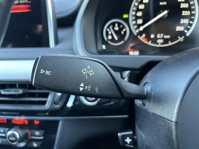 ＢＭＷ Ｘ６ xDrive35i Mスポーツ 石川県 2016(平28)年 4.3万km 白 4WD/インテリジェントセーフティ/サンルーフ/純正ナビ/　Bluetooth・AM/FM・CD・DVD・USB・AUX/フルセグTV/ミラーETC/全方位カメラ/アダプティブクルーズコントロール/ブラインドスポットモニター/パワーバックドア/シートヒーター（D+N席）/パワーシート（D+N席）/シートメモリー/アンチロック・ブレーキ・システム/横滑り防止装置/インテリジェントAFS/盗難防止装置/ダウンヒルアシストコントロール/純正アルミホイール/スマートキー