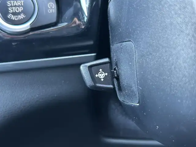 ＢＭＷ Ｘ６ xDrive35i Mスポーツ 石川県 2016(平28)年 4.3万km 白 4WD/インテリジェントセーフティ/サンルーフ/純正ナビ/　Bluetooth・AM/FM・CD・DVD・USB・AUX/フルセグTV/ミラーETC/全方位カメラ/アダプティブクルーズコントロール/ブラインドスポットモニター/パワーバックドア/シートヒーター（D+N席）/パワーシート（D+N席）/シートメモリー/アンチロック・ブレーキ・システム/横滑り防止装置/インテリジェントAFS/盗難防止装置/ダウンヒルアシストコントロール/純正アルミホイール/スマートキー