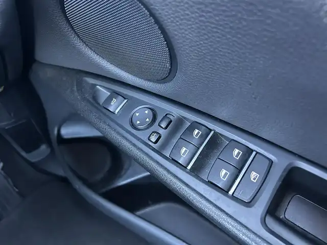 ＢＭＷ Ｘ６ xDrive35i Mスポーツ 石川県 2016(平28)年 4.3万km 白 4WD/インテリジェントセーフティ/サンルーフ/純正ナビ/　Bluetooth・AM/FM・CD・DVD・USB・AUX/フルセグTV/ミラーETC/全方位カメラ/アダプティブクルーズコントロール/ブラインドスポットモニター/パワーバックドア/シートヒーター（D+N席）/パワーシート（D+N席）/シートメモリー/アンチロック・ブレーキ・システム/横滑り防止装置/インテリジェントAFS/盗難防止装置/ダウンヒルアシストコントロール/純正アルミホイール/スマートキー