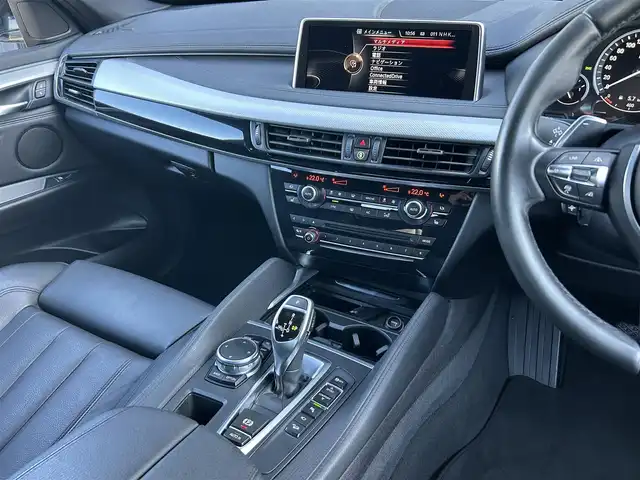 ＢＭＷ Ｘ６ xDrive35i Mスポーツ 石川県 2016(平28)年 4.3万km 白 4WD/インテリジェントセーフティ/サンルーフ/純正ナビ/　Bluetooth・AM/FM・CD・DVD・USB・AUX/フルセグTV/ミラーETC/全方位カメラ/アダプティブクルーズコントロール/ブラインドスポットモニター/パワーバックドア/シートヒーター（D+N席）/パワーシート（D+N席）/シートメモリー/アンチロック・ブレーキ・システム/横滑り防止装置/インテリジェントAFS/盗難防止装置/ダウンヒルアシストコントロール/純正アルミホイール/スマートキー