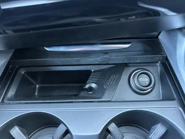 ＢＭＷ Ｘ６ xDrive35i Mスポーツ 石川県 2016(平28)年 4.3万km 白 4WD/インテリジェントセーフティ/サンルーフ/純正ナビ/　Bluetooth・AM/FM・CD・DVD・USB・AUX/フルセグTV/ミラーETC/全方位カメラ/アダプティブクルーズコントロール/ブラインドスポットモニター/パワーバックドア/シートヒーター（D+N席）/パワーシート（D+N席）/シートメモリー/アンチロック・ブレーキ・システム/横滑り防止装置/インテリジェントAFS/盗難防止装置/ダウンヒルアシストコントロール/純正アルミホイール/スマートキー