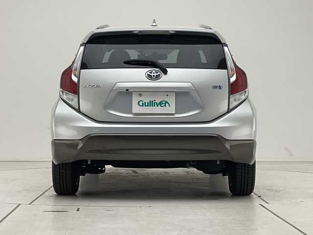 トヨタ アクア X－URBAN 愛知県 2015(平27)年 1.3万km シルバーM 純正ナビ/バックカメラ/純正アルミホイール/ＥＴＣ/ドライブレコーダー/CD DVD/Bluetooth/ステアリングスイッチ/スマートキー/プッシュスタート