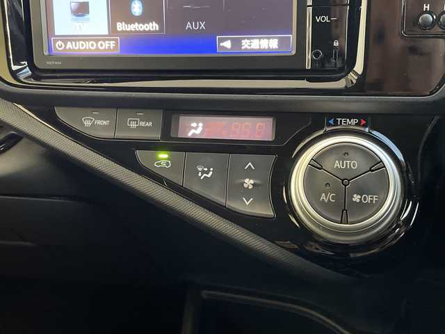 トヨタ アクア X－URBAN 愛知県 2015(平27)年 1.3万km シルバーM 純正ナビ/バックカメラ/純正アルミホイール/ＥＴＣ/ドライブレコーダー/CD DVD/Bluetooth/ステアリングスイッチ/スマートキー/プッシュスタート