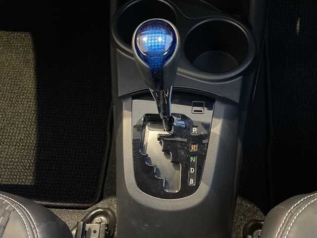 トヨタ アクア X－URBAN 愛知県 2015(平27)年 1.3万km シルバーM 純正ナビ/バックカメラ/純正アルミホイール/ＥＴＣ/ドライブレコーダー/CD DVD/Bluetooth/ステアリングスイッチ/スマートキー/プッシュスタート