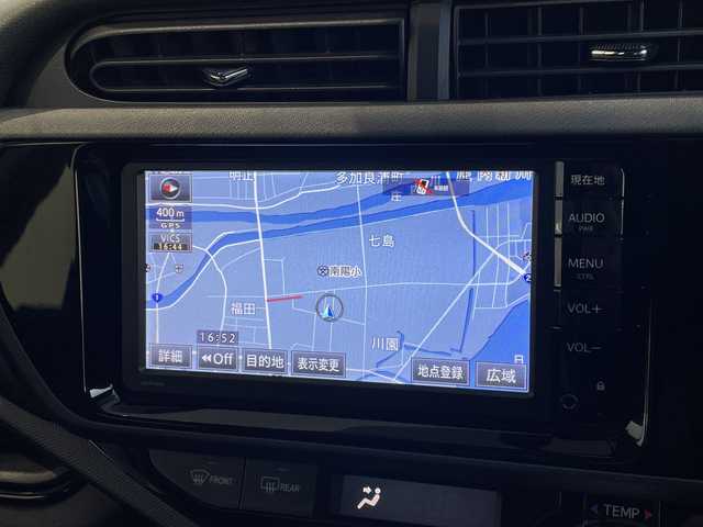 トヨタ アクア X－URBAN 愛知県 2015(平27)年 1.3万km シルバーM 純正ナビ/バックカメラ/純正アルミホイール/ＥＴＣ/ドライブレコーダー/CD DVD/Bluetooth/ステアリングスイッチ/スマートキー/プッシュスタート