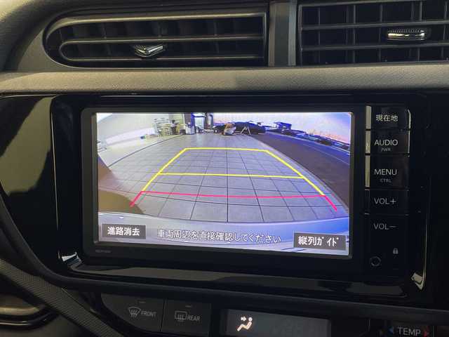 トヨタ アクア X－URBAN 愛知県 2015(平27)年 1.3万km シルバーM 純正ナビ/バックカメラ/純正アルミホイール/ＥＴＣ/ドライブレコーダー/CD DVD/Bluetooth/ステアリングスイッチ/スマートキー/プッシュスタート