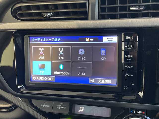 トヨタ アクア X－URBAN 愛知県 2015(平27)年 1.3万km シルバーM 純正ナビ/バックカメラ/純正アルミホイール/ＥＴＣ/ドライブレコーダー/CD DVD/Bluetooth/ステアリングスイッチ/スマートキー/プッシュスタート