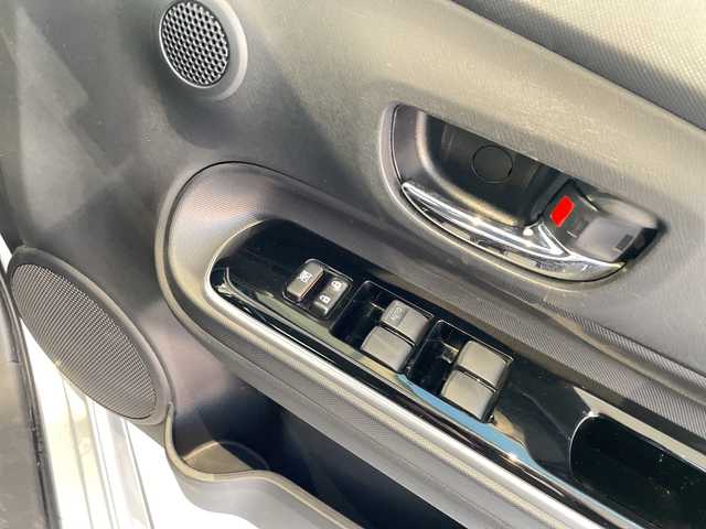 トヨタ アクア X－URBAN 愛知県 2015(平27)年 1.3万km シルバーM 純正ナビ/バックカメラ/純正アルミホイール/ＥＴＣ/ドライブレコーダー/CD DVD/Bluetooth/ステアリングスイッチ/スマートキー/プッシュスタート