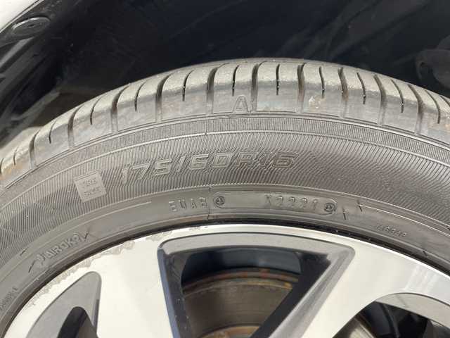 トヨタ アクア X－URBAN 愛知県 2015(平27)年 1.3万km シルバーM 純正ナビ/バックカメラ/純正アルミホイール/ＥＴＣ/ドライブレコーダー/CD DVD/Bluetooth/ステアリングスイッチ/スマートキー/プッシュスタート