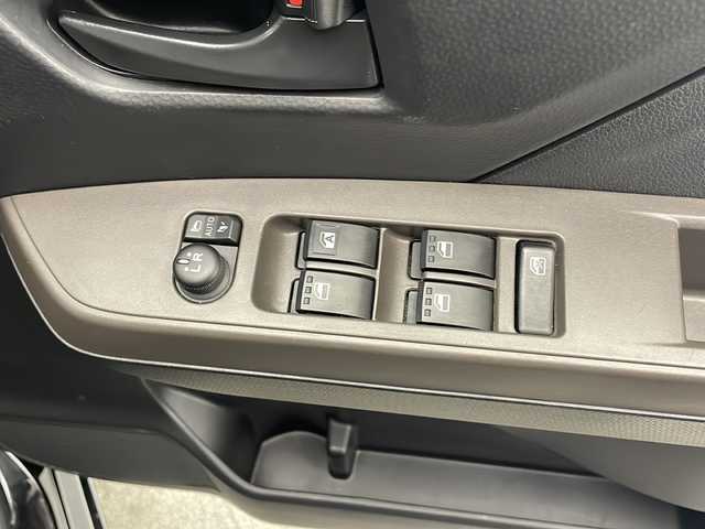 トヨタ ルーミー X 宮崎県 2021(令3)年 4.7万km ブラックマイカメタリック スマートアシスト３/〇衝突警報機能/衝突回避支援ブレーキ機能 /〇ブレーキ制御付き誤発進抑制機能（前方・後方）/〇車線逸脱警報機能/〇ふらつき警報/〇路側逸脱警報/〇オートハイビーム/〇先行車発進お知らせ機能/〇コーナーセンサー/社外7インチSDナビ/CD/DVD/Bluetooth/バックカメラ/片側パワースライドドア/アイドリングストップ/ビルトインETC/PWRモード/スマートキー×2/保証書/取扱説明書