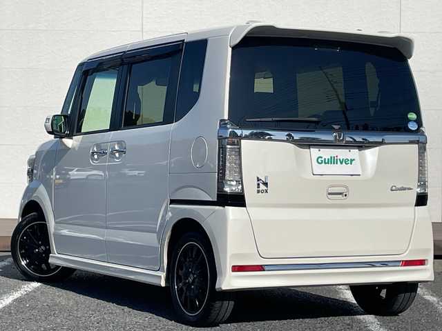ホンダ Ｎ ＢＯＸ カスタム ターボ SSブラックSパッケージ 千葉県 2017(平29)年 6.4万km プレミアムホワイトパールⅡ ナビＭＤＶ－Ｚ７０４　バックカメラ　ＤＶＤ　フルセグＴＶ　ＢＴ　シートヒーター　両側パワースライドドア　クルーズコントロール　ビルトインＥＴＣ　革巻きステア　ハーフレザー　パドルシフト　ＨＩＤ　フォグ