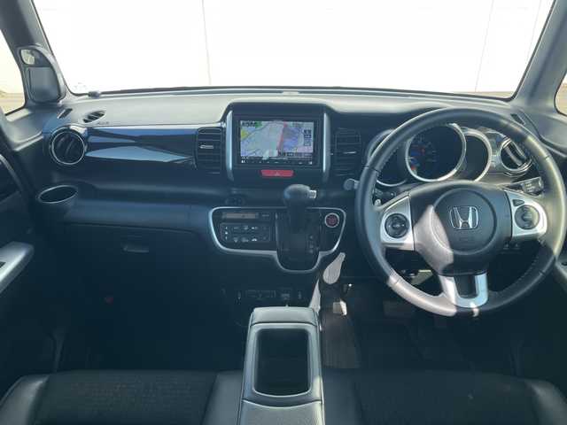 ホンダ Ｎ ＢＯＸ カスタム ターボ SSブラックSパッケージ 千葉県 2017(平29)年 6.4万km プレミアムホワイトパールⅡ ナビＭＤＶ－Ｚ７０４　バックカメラ　ＤＶＤ　フルセグＴＶ　ＢＴ　シートヒーター　両側パワースライドドア　クルーズコントロール　ビルトインＥＴＣ　革巻きステア　ハーフレザー　パドルシフト　ＨＩＤ　フォグ