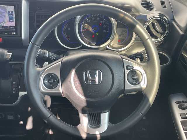 ホンダ Ｎ ＢＯＸ カスタム ターボ SSブラックSパッケージ 千葉県 2017(平29)年 6.4万km プレミアムホワイトパールⅡ ナビＭＤＶ－Ｚ７０４　バックカメラ　ＤＶＤ　フルセグＴＶ　ＢＴ　シートヒーター　両側パワースライドドア　クルーズコントロール　ビルトインＥＴＣ　革巻きステア　ハーフレザー　パドルシフト　ＨＩＤ　フォグ